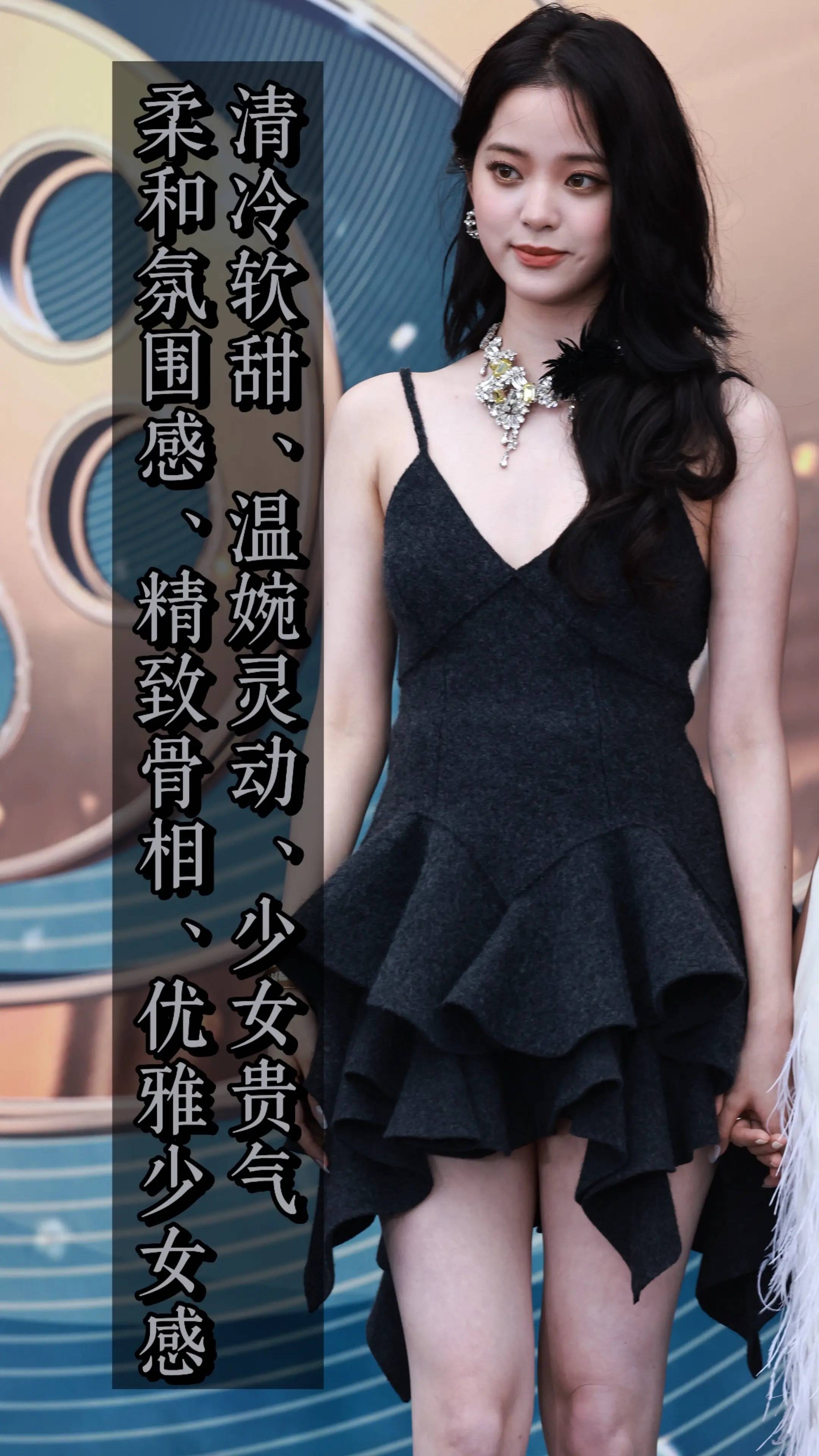 跟着欧阳娜娜学穿搭。#欧阳娜娜_#明星__5.jpg